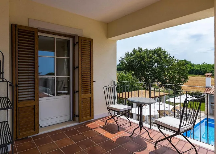 Terrarossa Kastelir Vikendica Porec